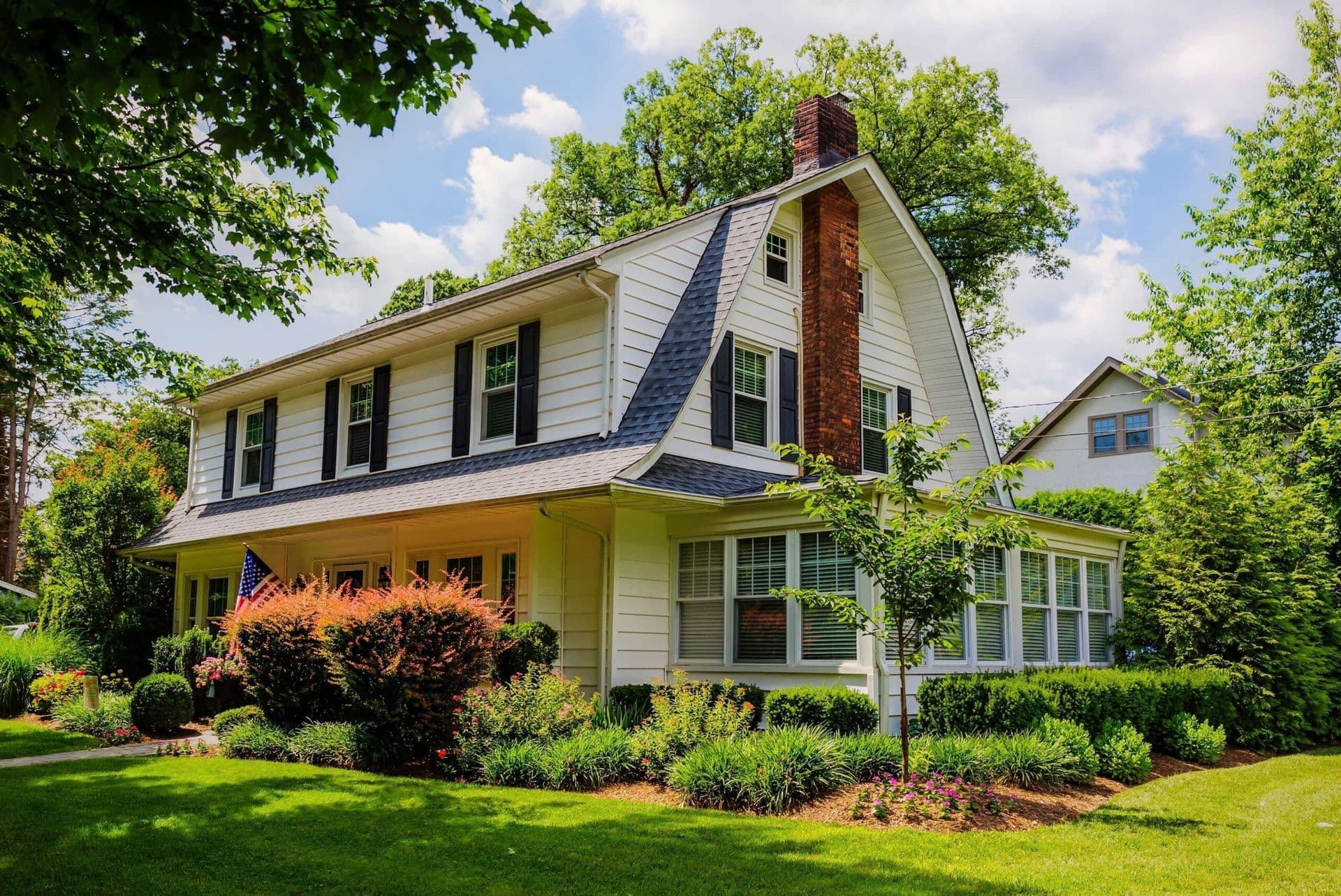 advantages-of-vinyl-replacement-windows-scaled.jpg