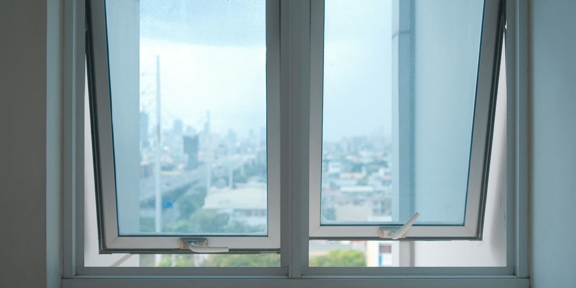 versatile-double-hung-windows-oak-ridge-RJW-Exteriors